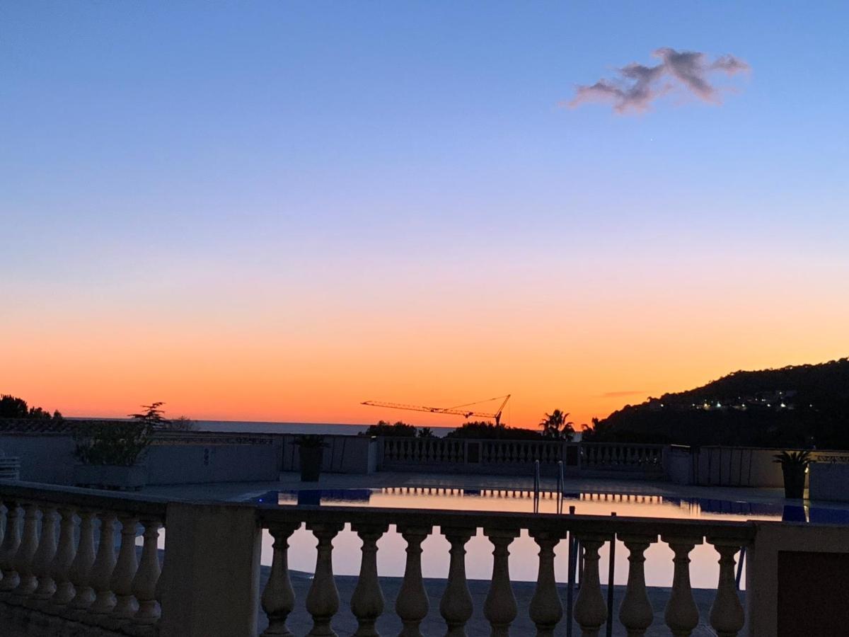 וילפראנש-סור-מר Appartement Agreable En Bord De Mer מראה חיצוני תמונה