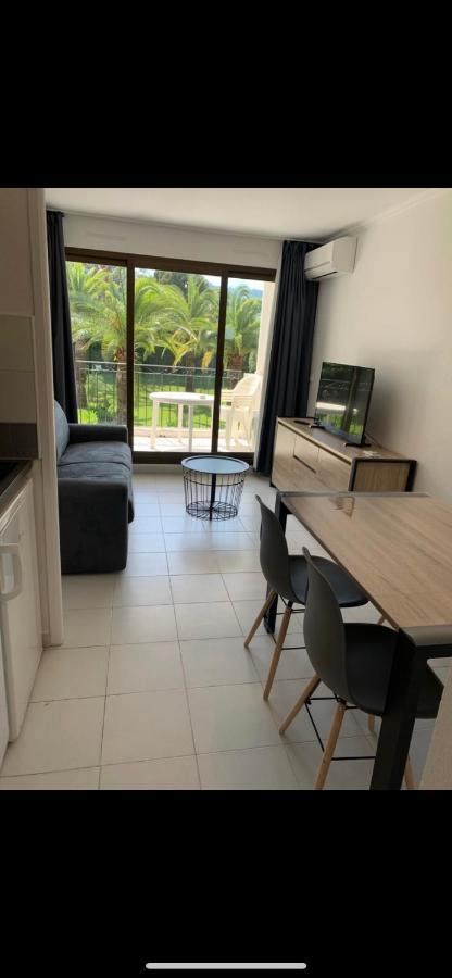 וילפראנש-סור-מר Appartement Agreable En Bord De Mer מראה חיצוני תמונה